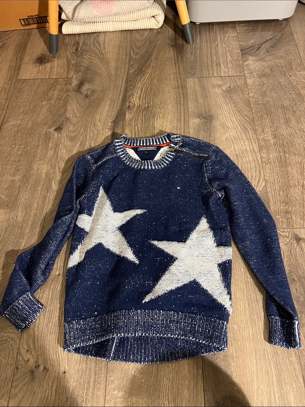 NWOT Tommy Hilfiger boys Navy Knit Sweater with White Star Motif size 128=us 8